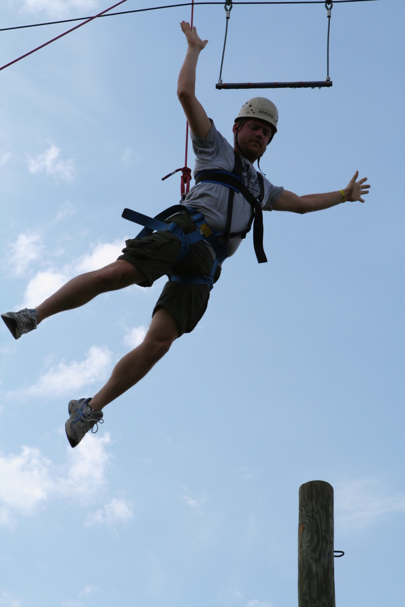 2010/05(May)/Pack409-Camp-Champions/800x600_2010-05-22-Pack409-Camp-Champions-276-Trapeze-Jump-Chris.JPG