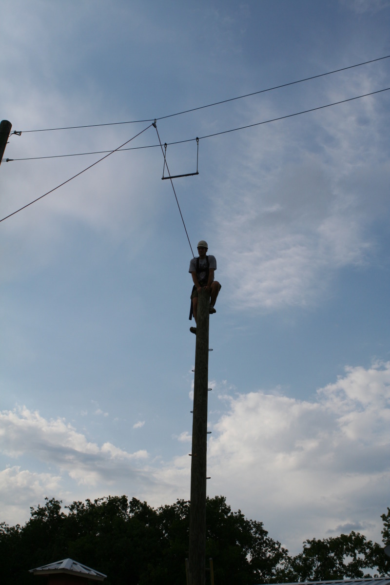 2010/05(May)/Pack409-Camp-Champions/800x600_2010-05-22-Pack409-Camp-Champions-304-Travis-Trapeze-Jump.JPG