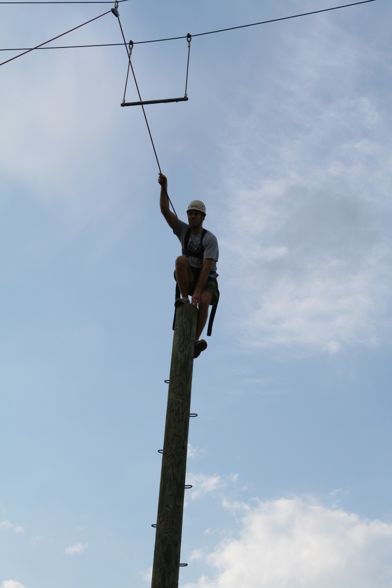 2010/05(May)/Pack409-Camp-Champions/800x600_2010-05-22-Pack409-Camp-Champions-305-Travis-Trapeze-Jump.JPG