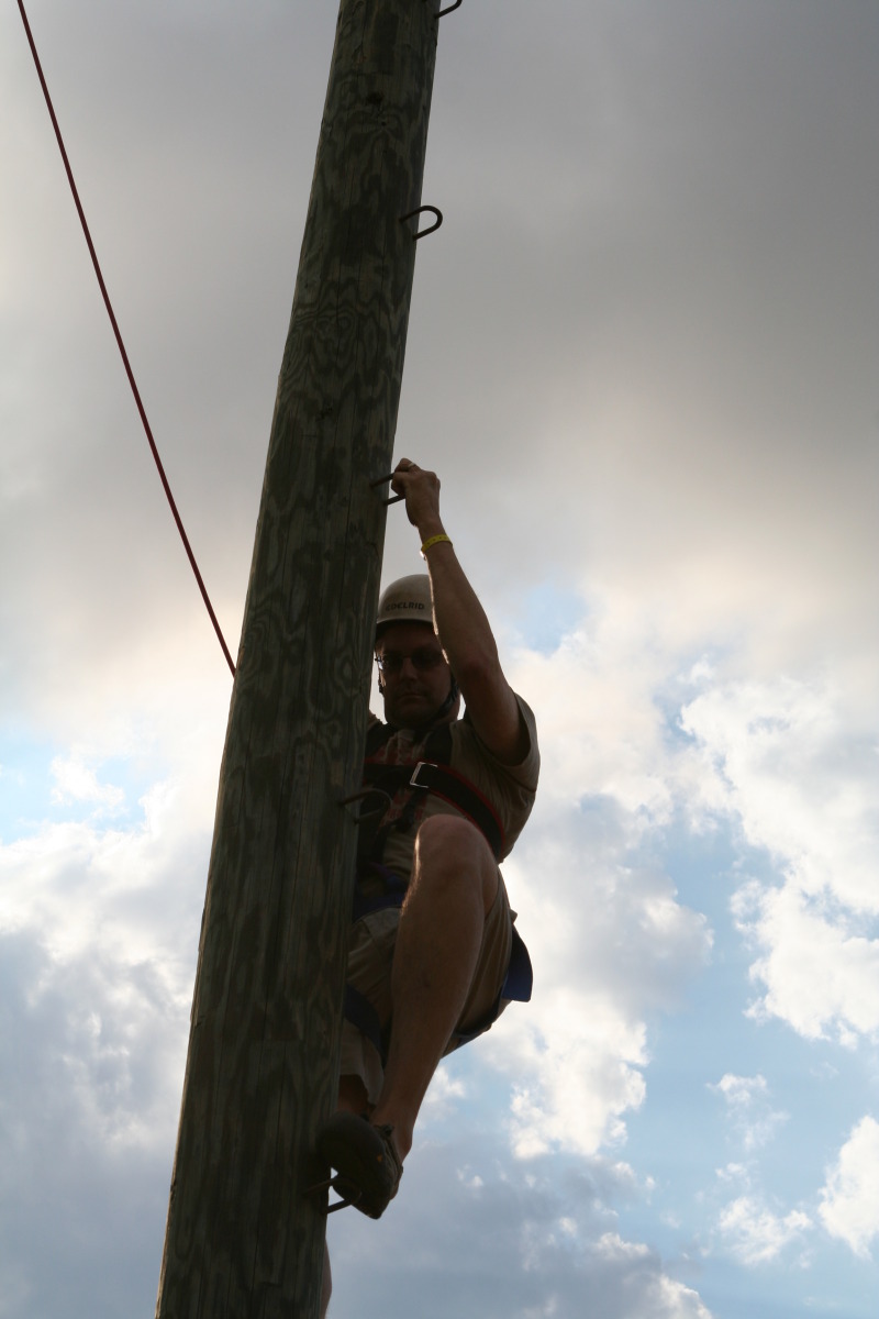 2010/05(May)/Pack409-Camp-Champions/800x600_2010-05-22-Pack409-Camp-Champions-315-Matt-Trapeze-Jump.JPG