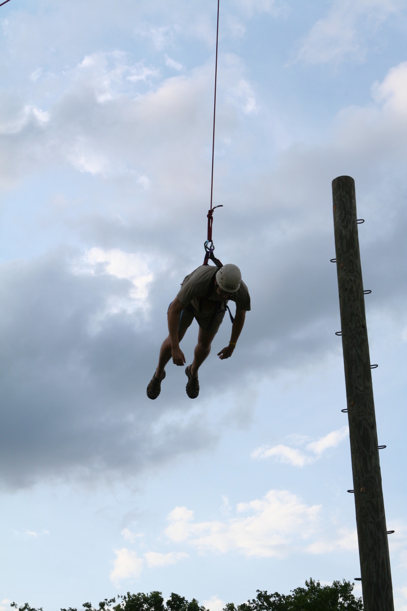 2010/05(May)/Pack409-Camp-Champions/800x600_2010-05-22-Pack409-Camp-Champions-348-Matt-Trapeze-Jump.JPG