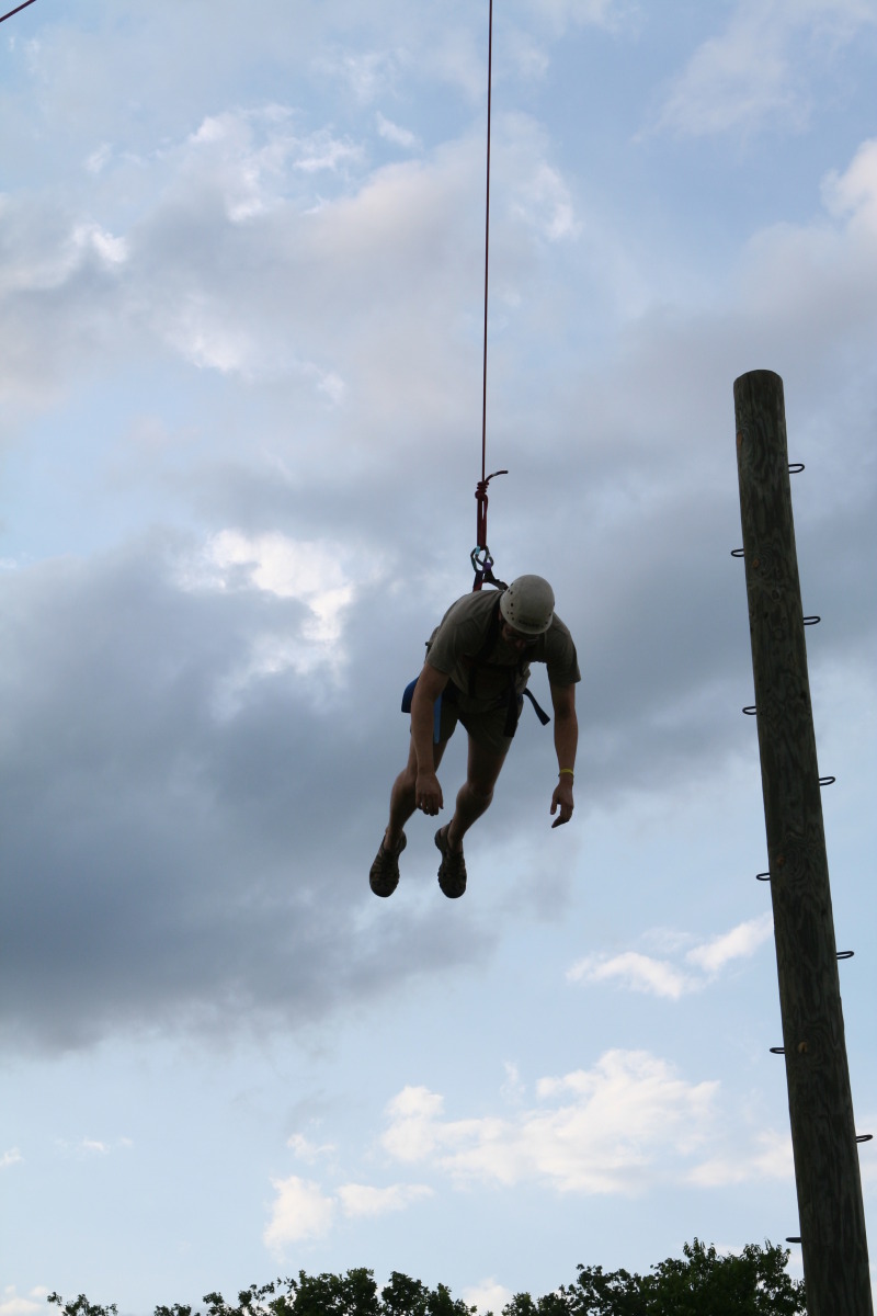 2010/05(May)/Pack409-Camp-Champions/800x600_2010-05-22-Pack409-Camp-Champions-349-Matt-Trapeze-Jump.JPG
