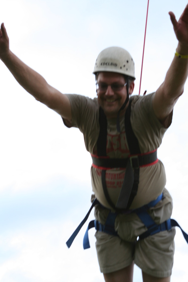 2010/05(May)/Pack409-Camp-Champions/800x600_2010-05-22-Pack409-Camp-Champions-362-Matt-Trapeze-Jump.JPG