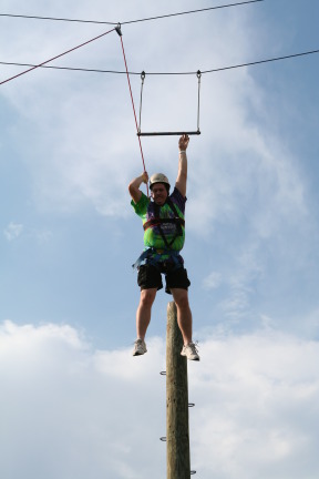2010-05-22-Pack409-Camp-Champions-225-Trapeze-Jump-Jimmy.JPG