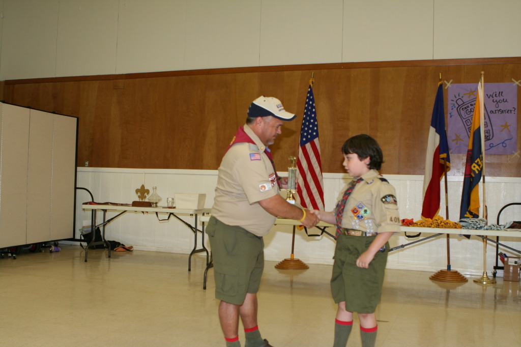 2010/05(May)/Pack409-Crossover/1024x768_2010-05-19-Pack409-CrossOver-47-Logan-Pinewood-Derby-Trophy.JPG