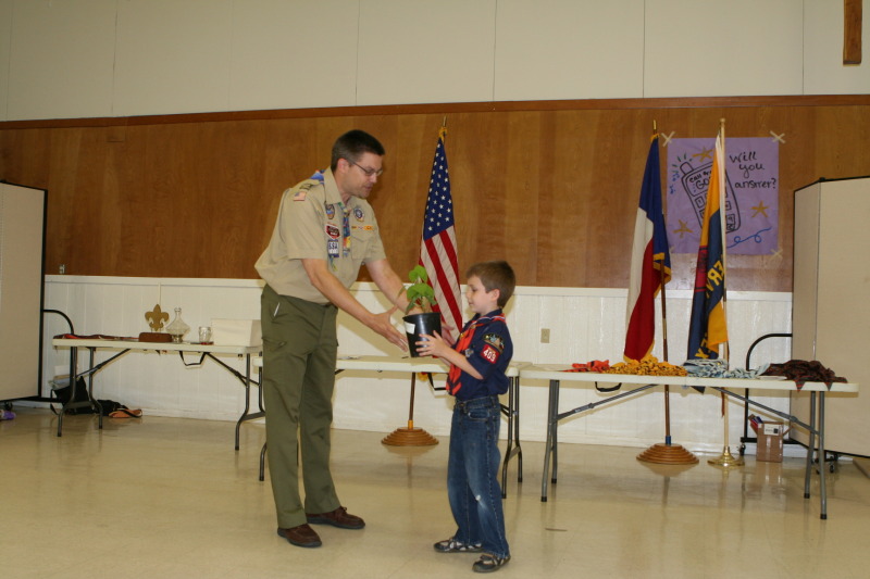 2010/05(May)/Pack409-Crossover/800x600_2010-05-19-Pack409-CrossOver-50-Matt-plant.JPG