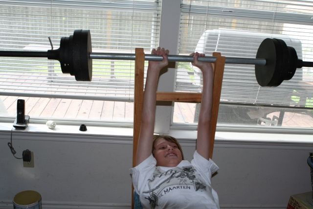 2010/06(June)/Misc/2010-06-13-Pre-move-weights-Chance-Travis-1.JPG