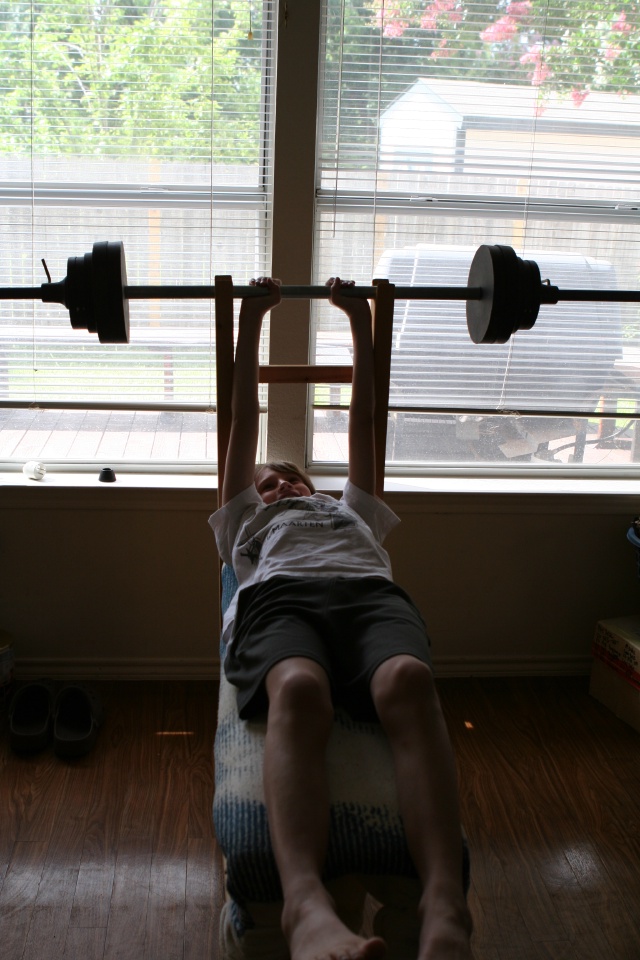 2010/06(June)/Misc/640x480_2010-06-13-Pre-move-weights-Chance-Travis-7.JPG
