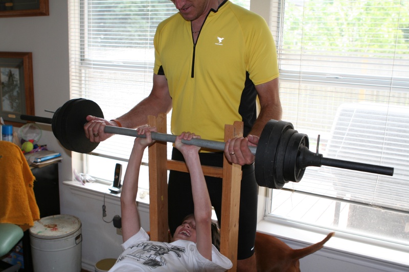 2010/06(June)/Misc/800x600_2010-06-13-Pre-move-weights-Chance-Travis-6.JPG