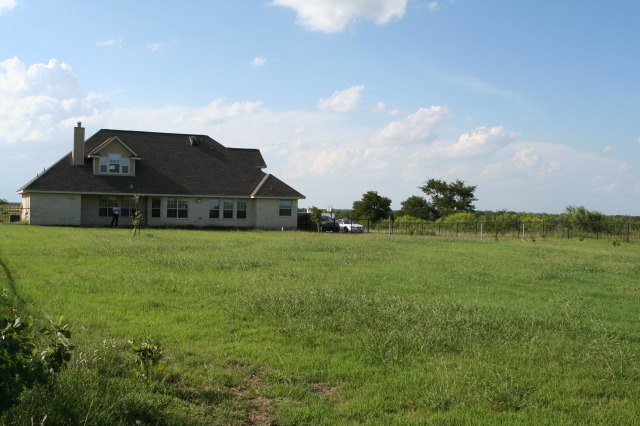 2010/06(June)/New-House/328-New-House/640x480_2010-06-28-New-House-095-Back-Yard.JPG