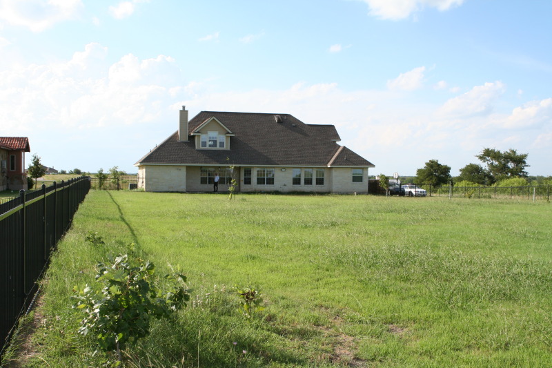 2010/06(June)/New-House/328-New-House/800x600_2010-06-28-New-House-089-Back-Yard.JPG