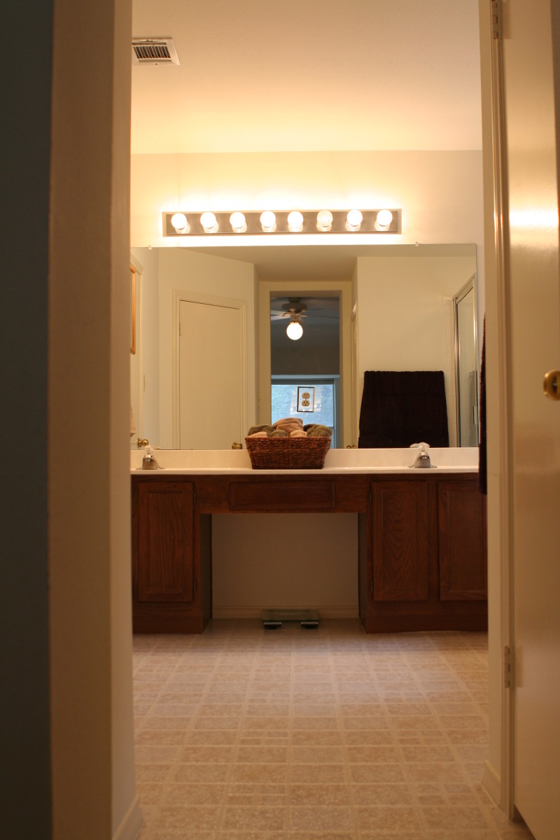 2010/06(June)/Old-House/903-Valley-Glen-Cove/800x600_2010-06-28-903-Valley-Glen-Cv-059.JPG