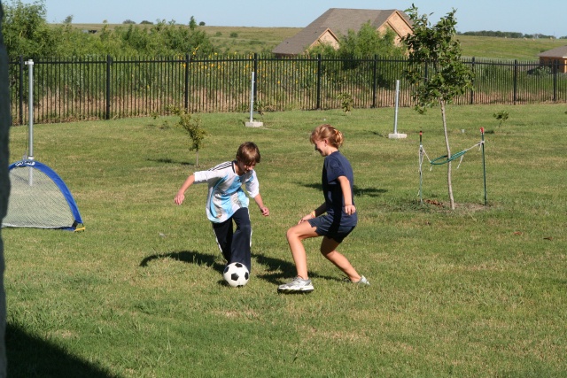 2010/07(July)/Chance-Julia-Soccer/640x480_2010-07-31-Chance-Julia-Soccer-2.JPG