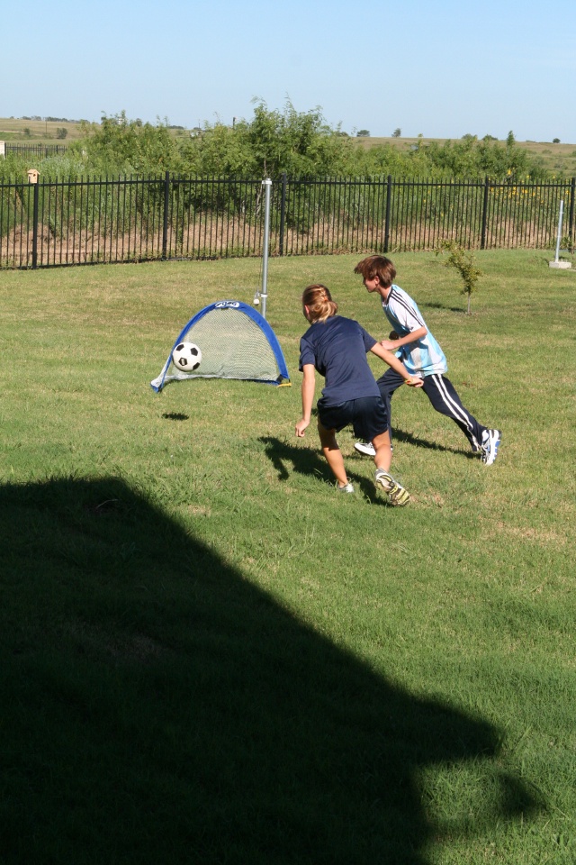2010/07(July)/Chance-Julia-Soccer/640x480_2010-07-31-Chance-Julia-Soccer-7.JPG