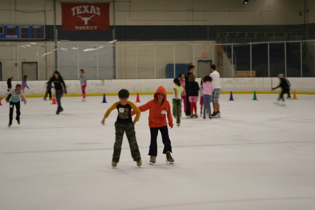2010/07(July)/Ice-Skating/640x480_2010-07-09-Ice-Skating-02-Chance-Dax.JPG