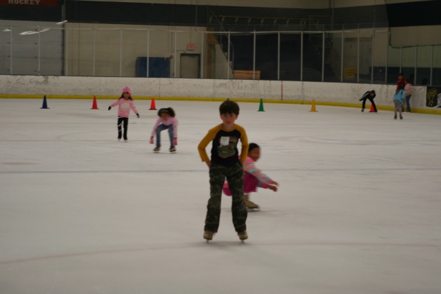 2010/07(July)/Ice-Skating/640x480_2010-07-09-Ice-Skating-12-Dax.JPG