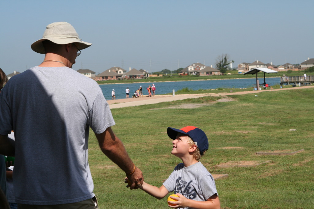 2010/07(July)/Pack409-Hotdogs-in-Park/1024x768_2010-07-17-Pack409-Hotdogs-in-Park-16-Travis.JPG
