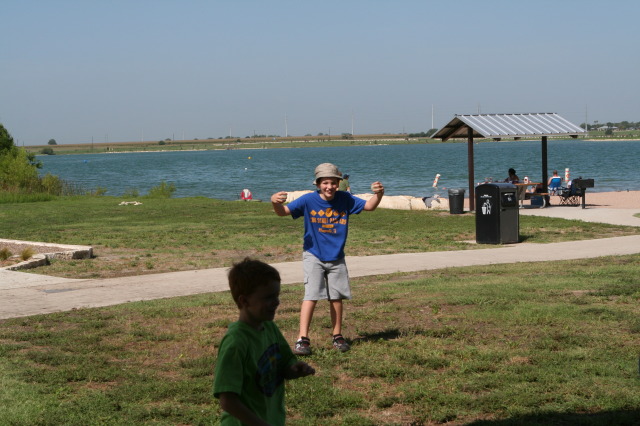 2010-07-17-Pack409-Hotdogs-in-Park-01-Case.JPG