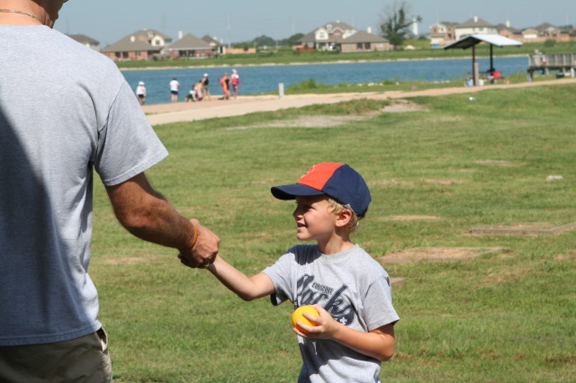 2010-07-17-Pack409-Hotdogs-in-Park-15-Travis.JPG