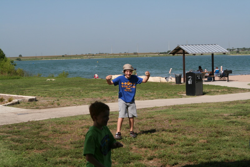 2010/07(July)/Pack409-Hotdogs-in-Park/2010-07-17-Pack409-Hotdogs-in-Park-01-Case.JPG