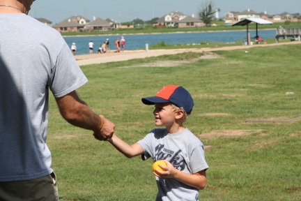 2010-07-17-Pack409-Hotdogs-in-Park-15-Travis.JPG