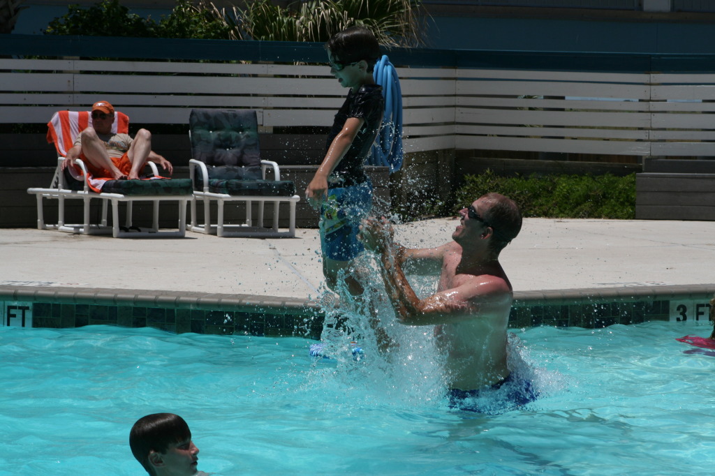 2010/07(July)/Port-Aransas/1024x768_2010-07-05-Port-Aransas-033-Travis-Dax.JPG