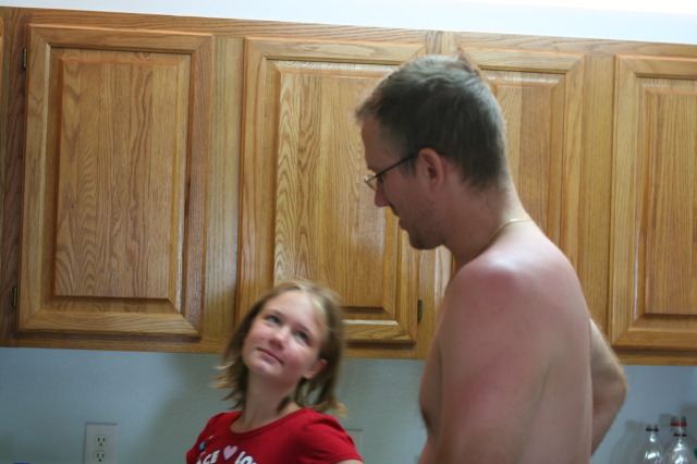 2010/07(July)/Port-Aransas/640x480_2010-07-05-Port-Aransas-012-Brittney-Travis-making-Breakfast-GOOD.JPG