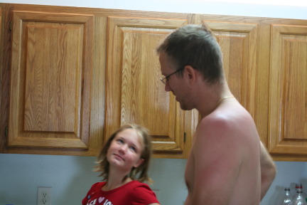 2010-07-05-Port-Aransas-012-Brittney-Travis-making-Breakfast-GOOD.JPG