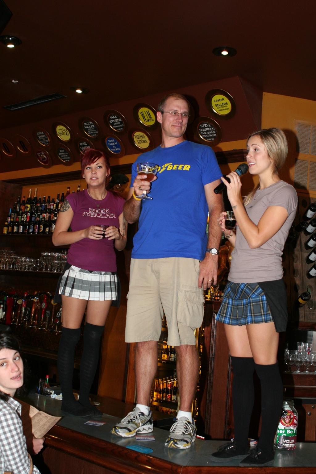 2010/10(October)/Flying-Saucer-Plate-Party/1024x768_2010-10-31-Travis-Flying-Saucer-Plate-Party-17.JPG