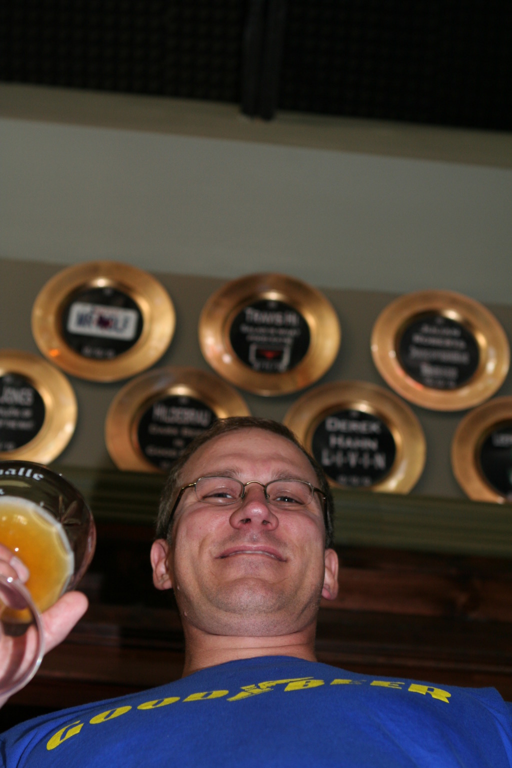 2010/10(October)/Flying-Saucer-Plate-Party/1024x768_2010-10-31-Travis-Flying-Saucer-Plate-Party-22.JPG