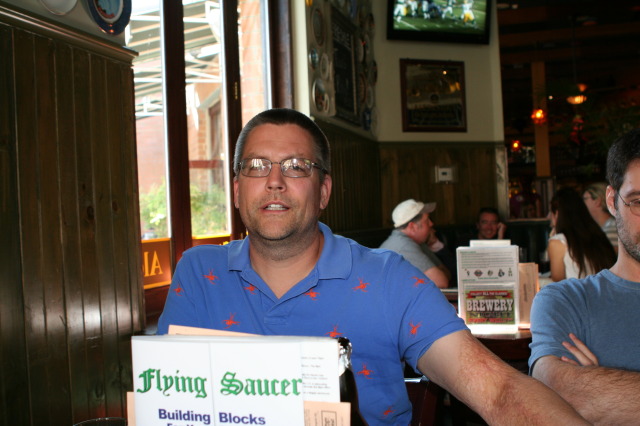 2010/10(October)/Flying-Saucer-Plate-Party/2010-10-31-Travis-Flying-Saucer-Plate-Party-01-Matt.JPG