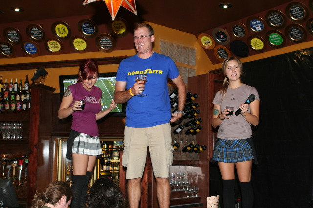 2010/10(October)/Flying-Saucer-Plate-Party/640x480_2010-10-31-Travis-Flying-Saucer-Plate-Party-15.JPG