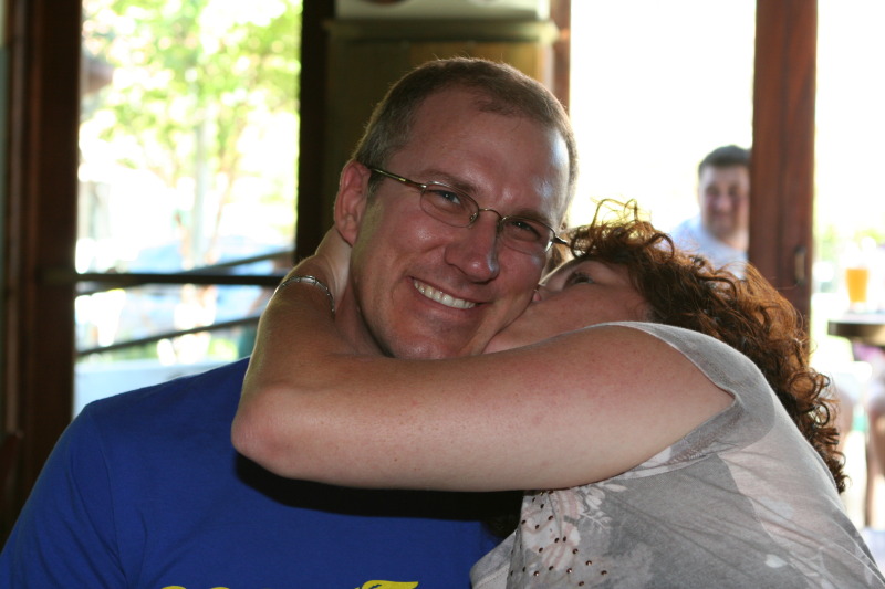 2010/10(October)/Flying-Saucer-Plate-Party/800x600_2010-10-31-Travis-Flying-Saucer-Plate-Party-11-Suzi.JPG