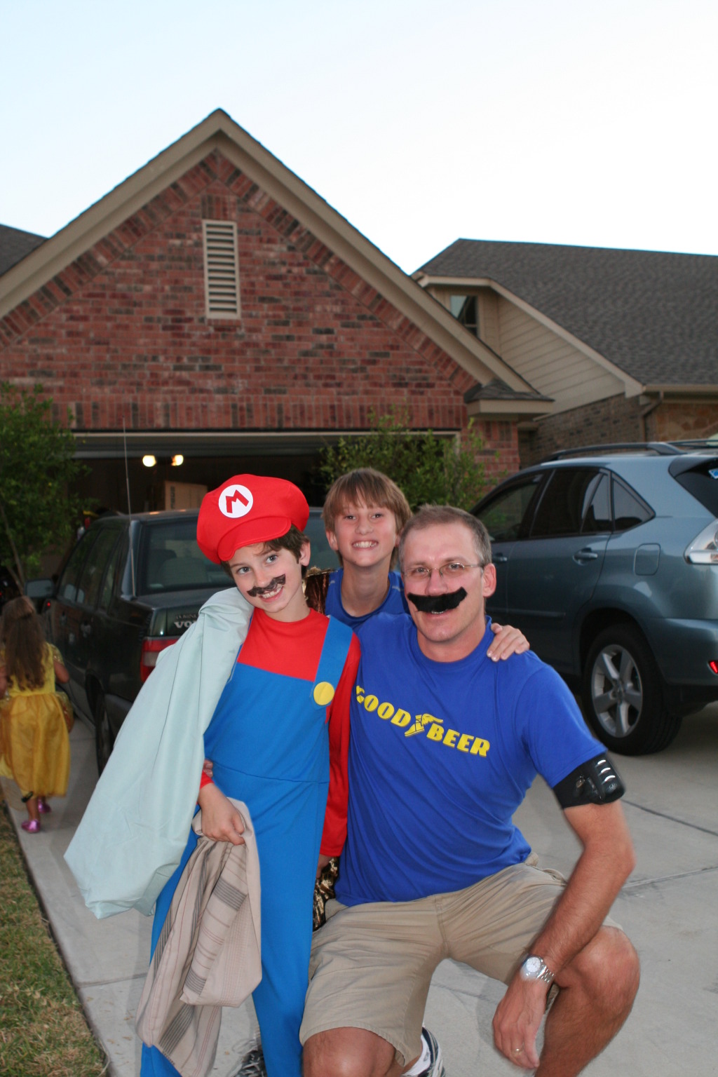2010/10(October)/Halloween/1024x768_2010-10-31-Halloween-06-Dax-Chance-Travis.JPG