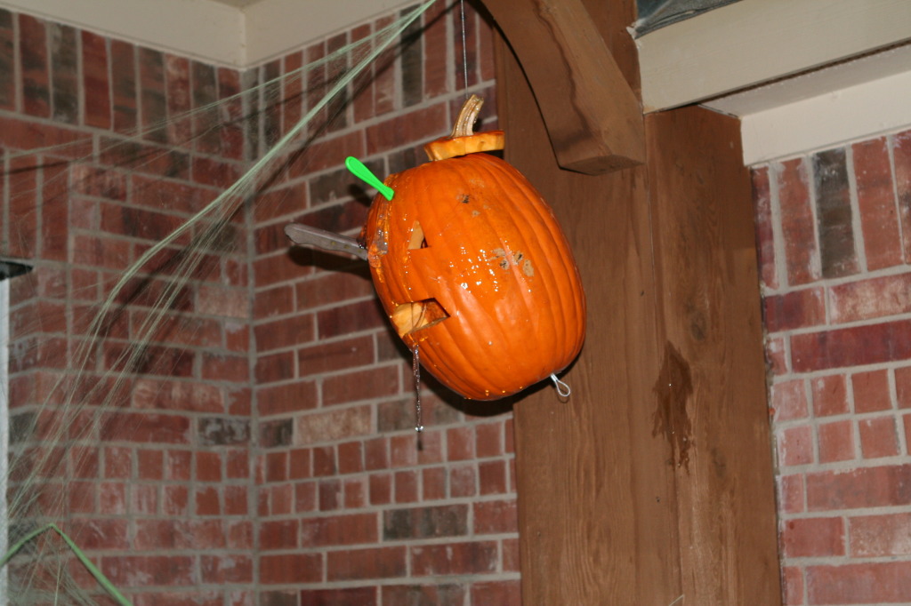 2010-10-31-Halloween-27-pumpkin.JPG