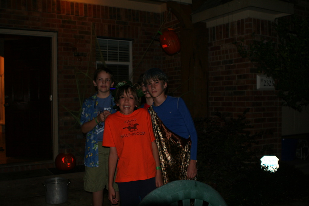 2010/10(October)/Halloween/1024x768_2010-10-31-Halloween-37-Case-Jack-Chance-Dax.JPG