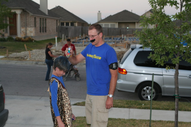2010/10(October)/Halloween/640x480_2010-10-31-Halloween-12-Chance-Travis.JPG