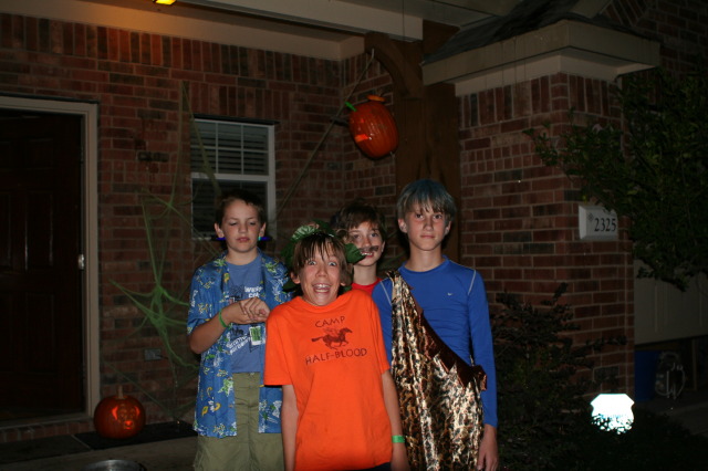 2010/10(October)/Halloween/640x480_2010-10-31-Halloween-38-Case-Jack-Chance-Dax.JPG