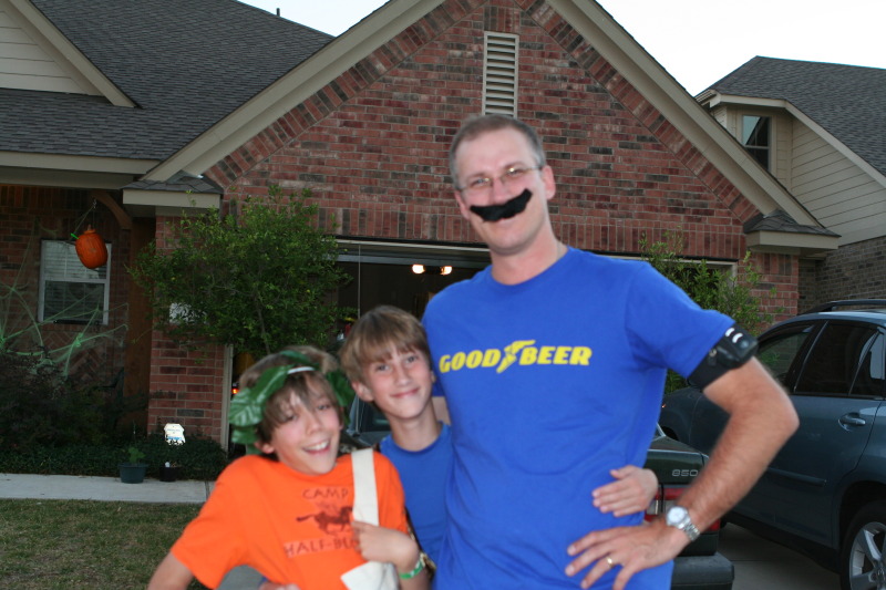 2010/10(October)/Halloween/800x600_2010-10-31-Halloween-02-Jack-Chance-Travis.JPG
