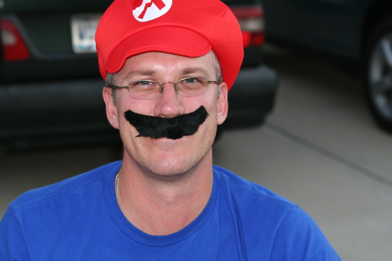 2010/10(October)/Halloween/800x600_2010-10-31-Halloween-09-Travis.JPG