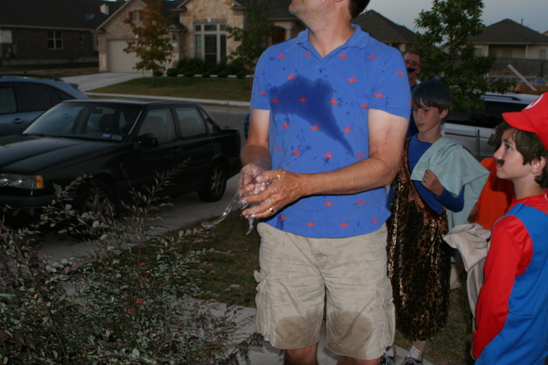 2010/10(October)/Halloween/800x600_2010-10-31-Halloween-25-Matt-Chance-Dax.JPG