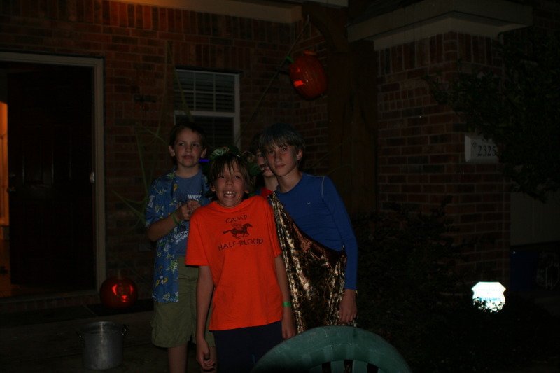 2010/10(October)/Halloween/800x600_2010-10-31-Halloween-37-Case-Jack-Chance-Dax.JPG