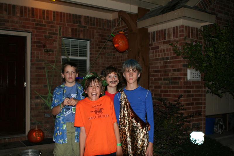 2010/10(October)/Halloween/800x600_2010-10-31-Halloween-39-Case-Jack-Chance-Dax.JPG