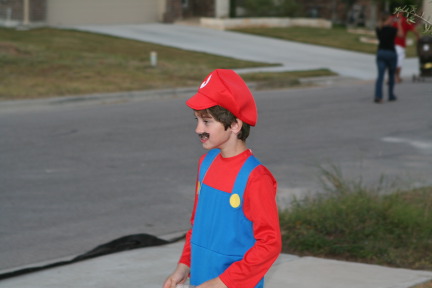 2010-10-31-Halloween-17-Dax.JPG