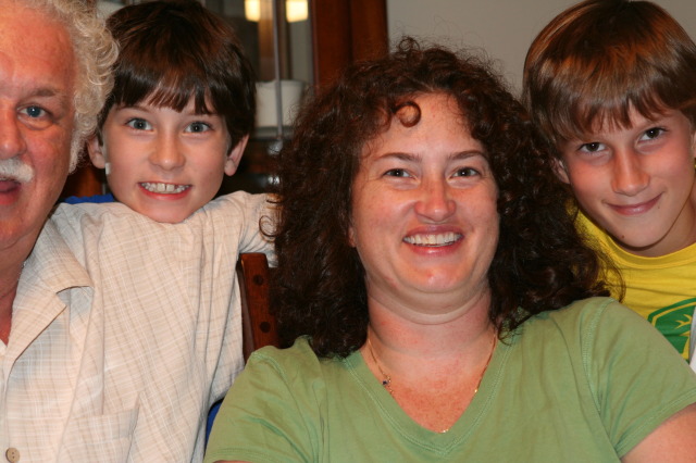 2010/10(October)/Jim-Hammet-Visit/640x480_2010-10-10-Jim-Hammett-visit-10-Dax-Suzi-Chance.JPG
