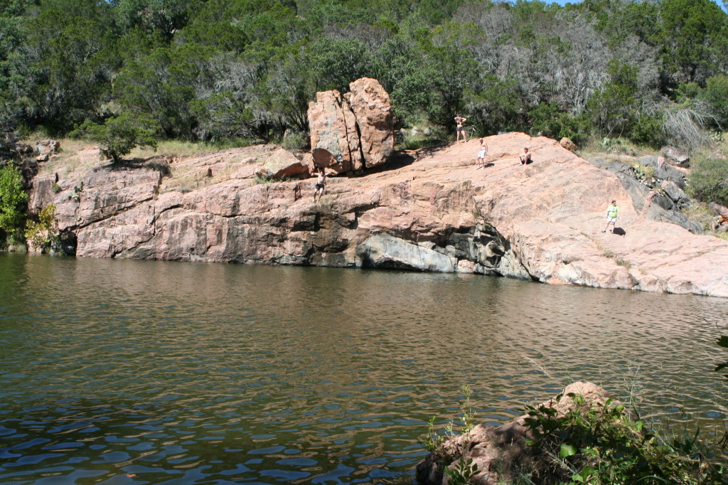 2010/10(October)/Pack409-Inks-Lake/1024x768_2010-10-16-Pack409-Inks-Lake-088-Jumper.JPG
