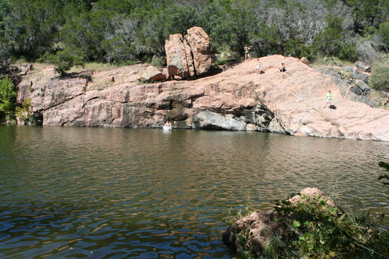 2010/10(October)/Pack409-Inks-Lake/800x600_2010-10-16-Pack409-Inks-Lake-089-Jumper.JPG
