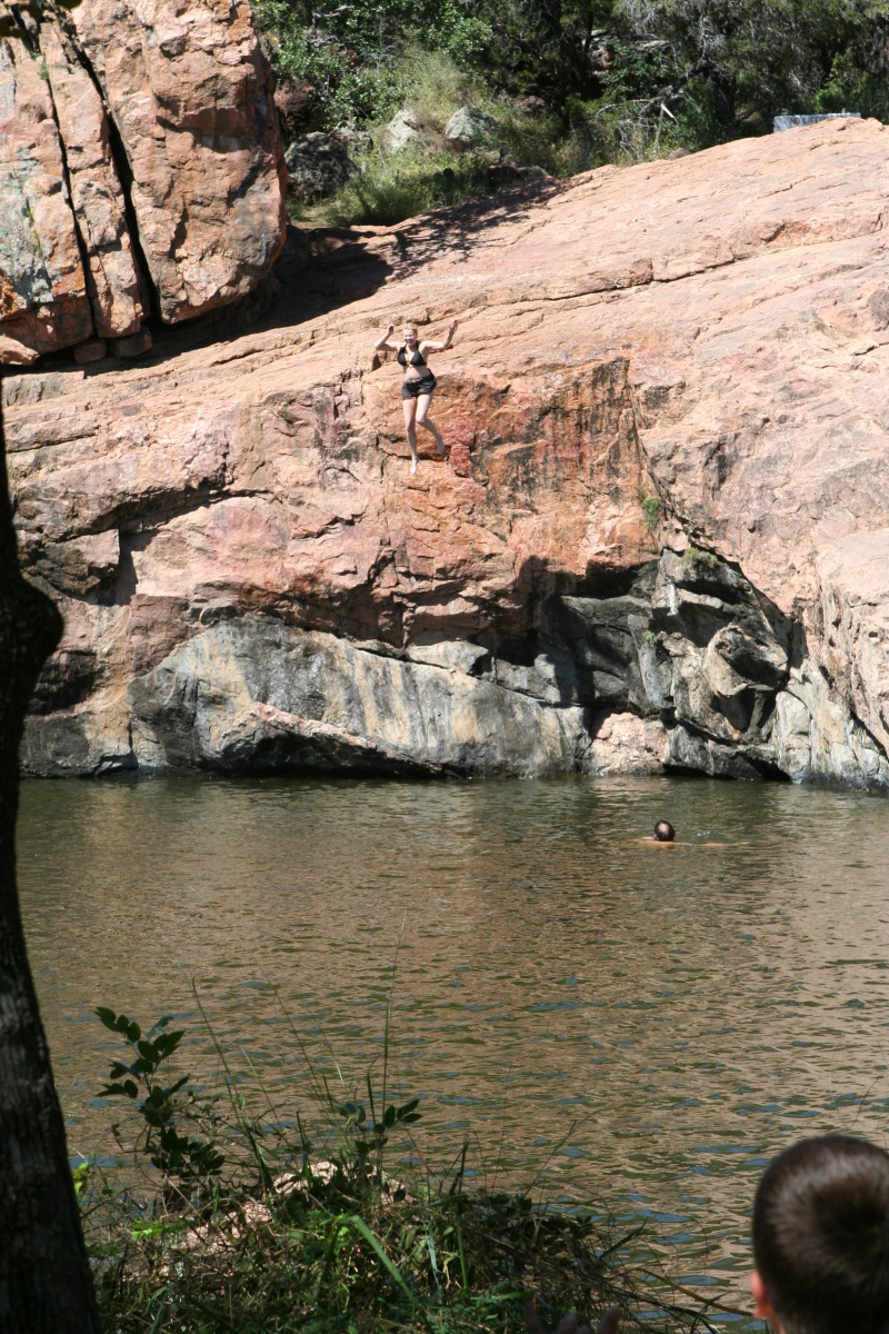 2010/10(October)/Pack409-Inks-Lake/800x600_2010-10-16-Pack409-Inks-Lake-096-Jumper.JPG