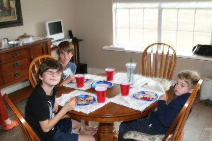 2010-11-25-Thanksgiving-03-Dax-Chance-Ian.JPG
