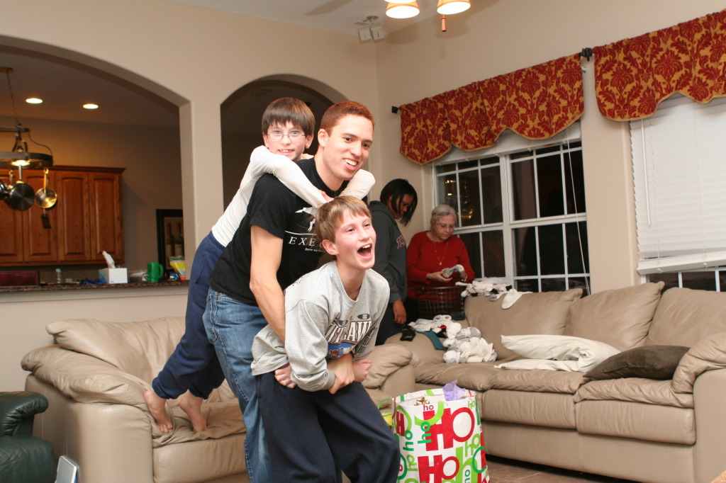 2010/12(December)/Christmas-Hammett/2011-01-02-Christmas-Hammetts-01-Dax-Chance-Mark-Diane-Susana.JPG